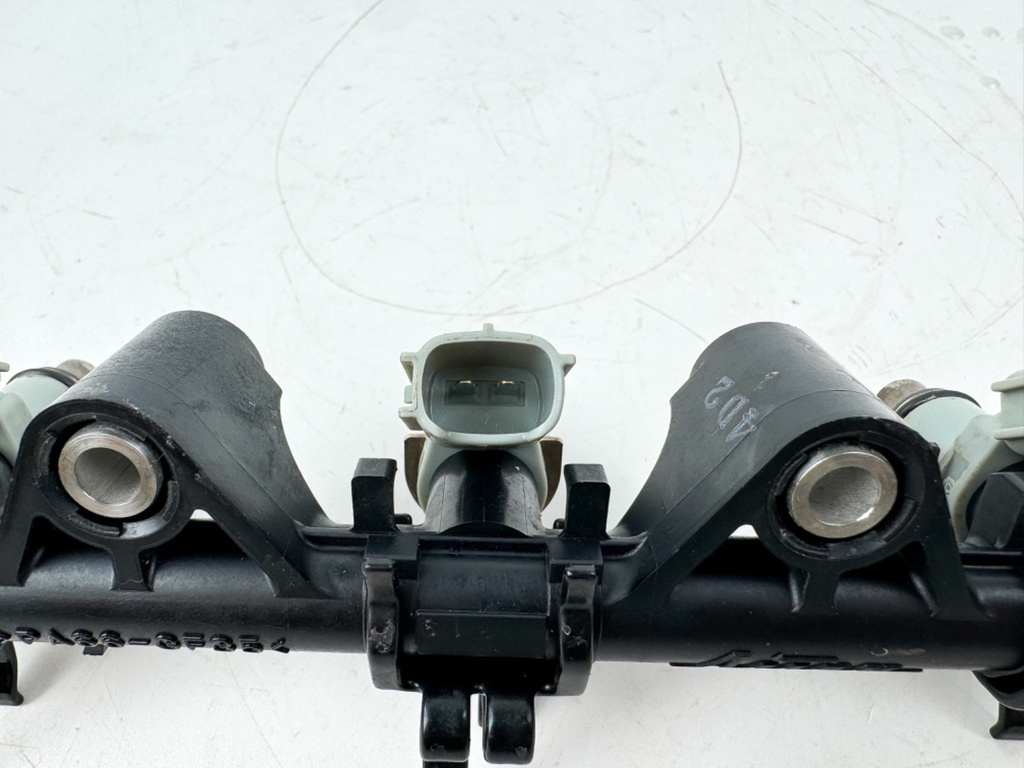 2014 Yamaha 40 HP 4 Stroke Outboard Fuel Injector Set W/ Rail 6BG-13161-00-00 OEM