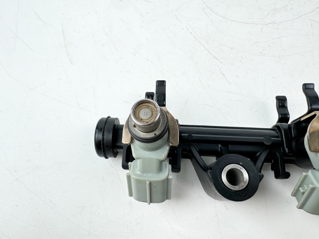 2014 Yamaha 40 HP 4 Stroke Outboard Fuel Injector Set W/ Rail 6BG-13161-00-00 OEM