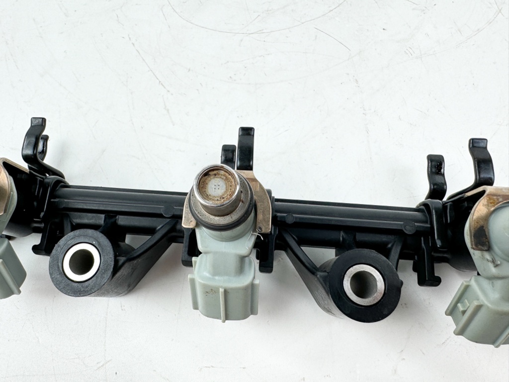 2014 Yamaha 40 HP 4 Stroke Outboard Fuel Injector Set W/ Rail 6BG-13161-00-00 OEM