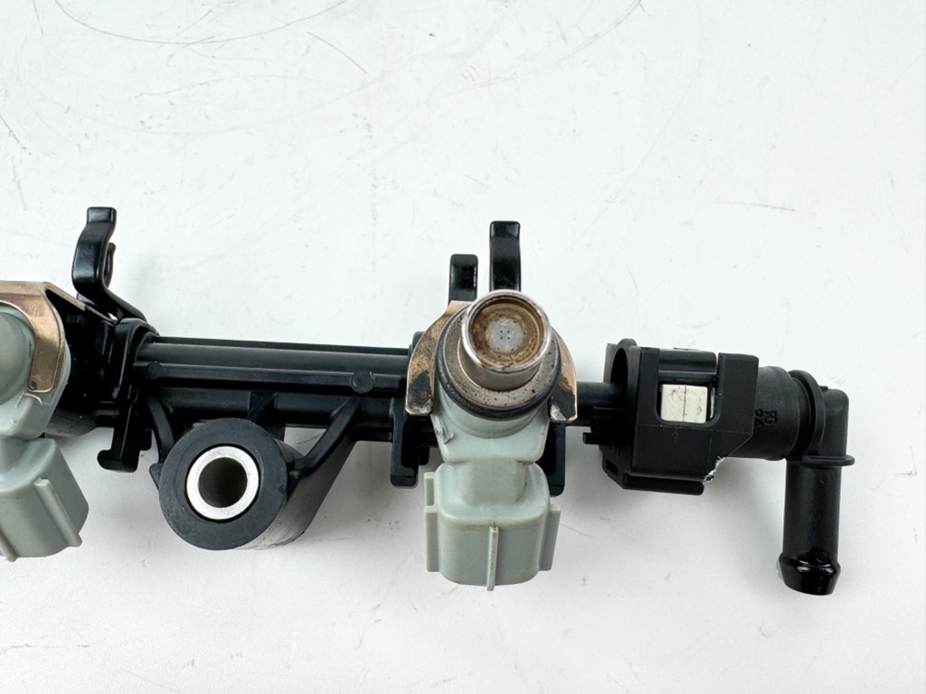 2014 Yamaha 40 HP 4 Stroke Outboard Fuel Injector Set W/ Rail 6BG-13161-00-00 OEM