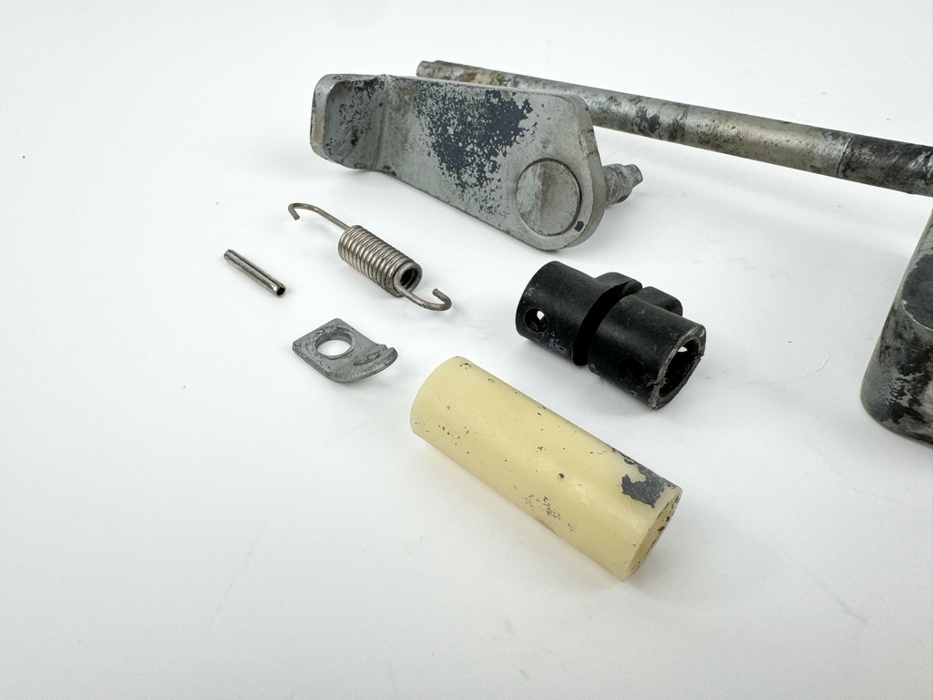 2001 Yamaha 200 HP 2 Stroke Outboard Tilt Stop Lever 6G5-43181-02-00 OEM