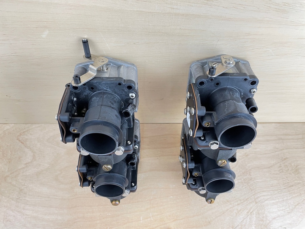 2001 Evinrude Johnson 115HP Outboard 2 Stroke Carburetor Assembly 0437541