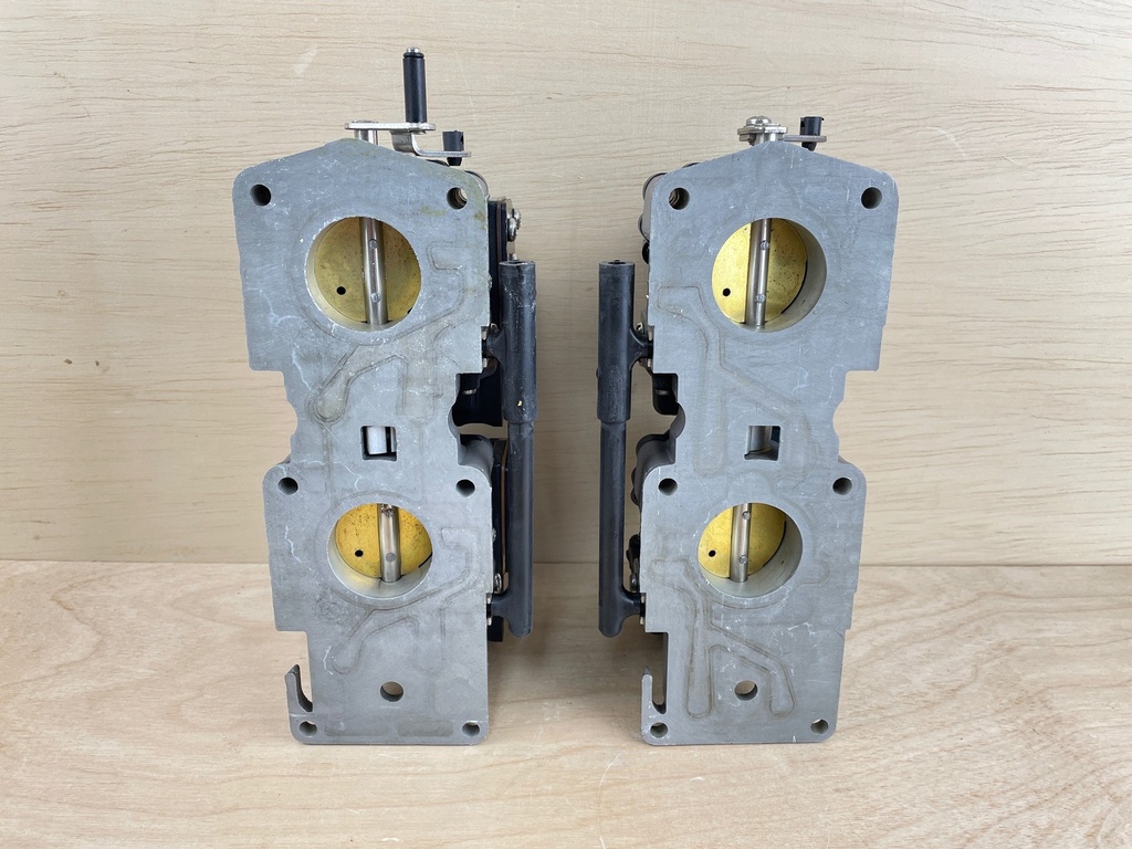 2001 Evinrude Johnson 115HP Outboard 2 Stroke Carburetor Assembly 0437541