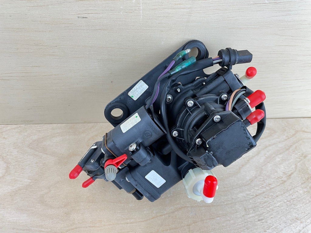 2001 Johnson Evinrude 115HP 2 Stroke VRO Fuel Pump Assembly With Primer 5007420