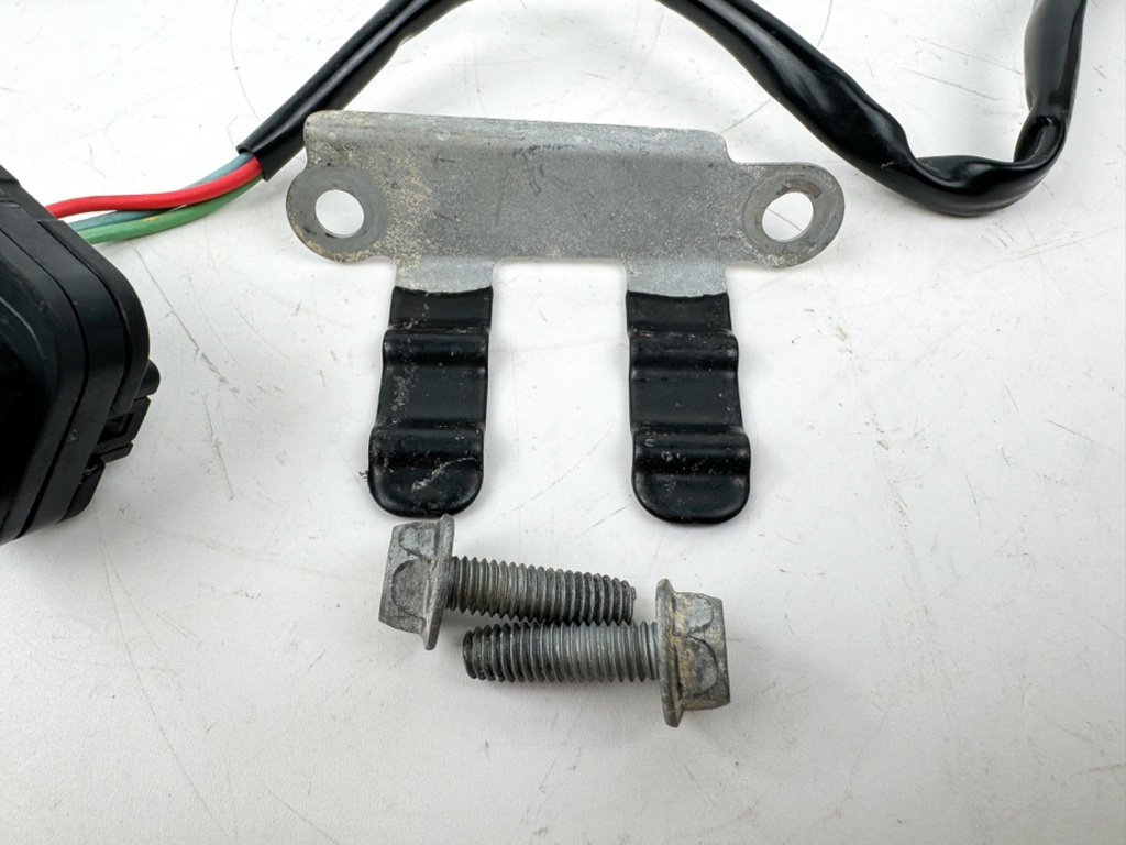 2014 Yamaha 40 HP 4 Stroke Outboard Trim Switch 69J-82563-01-00 OEM