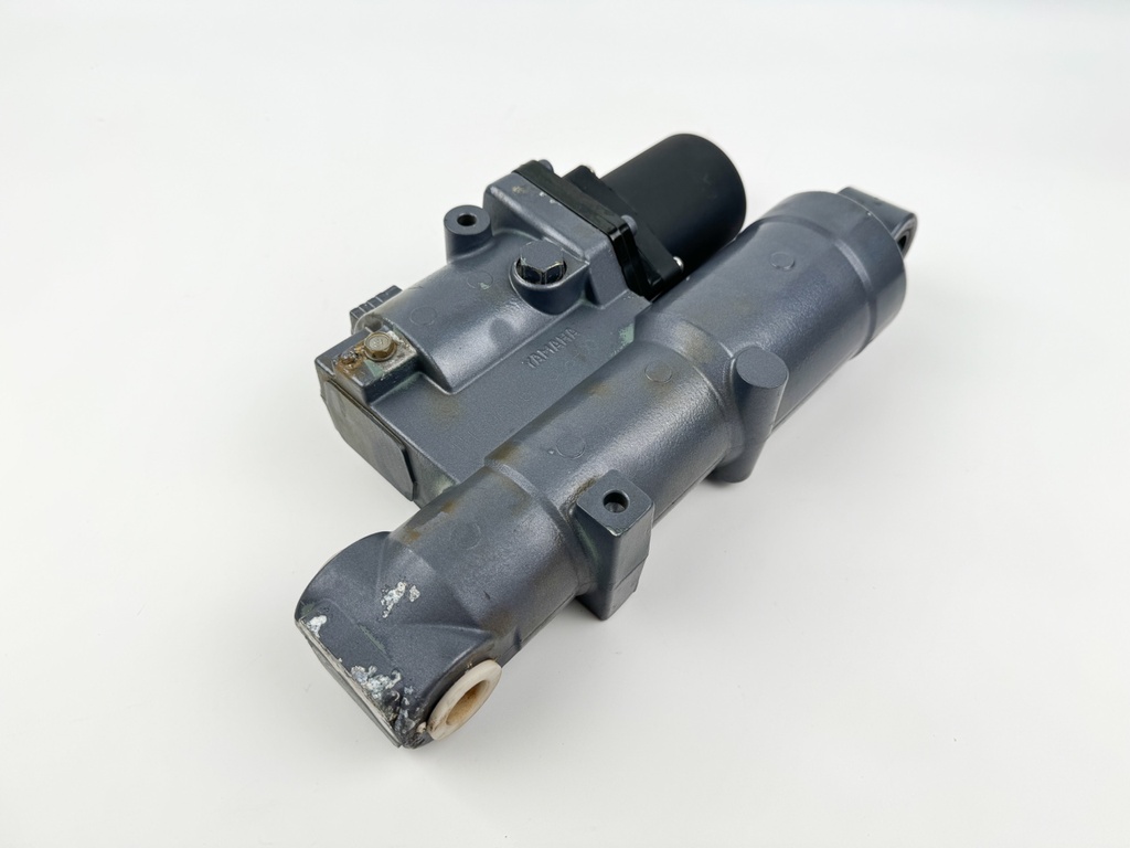 2005 Yamaha 75 HP 4 Stroke Outboard Power Trim Tilt Unit 6D8-43800-00-4D OEM