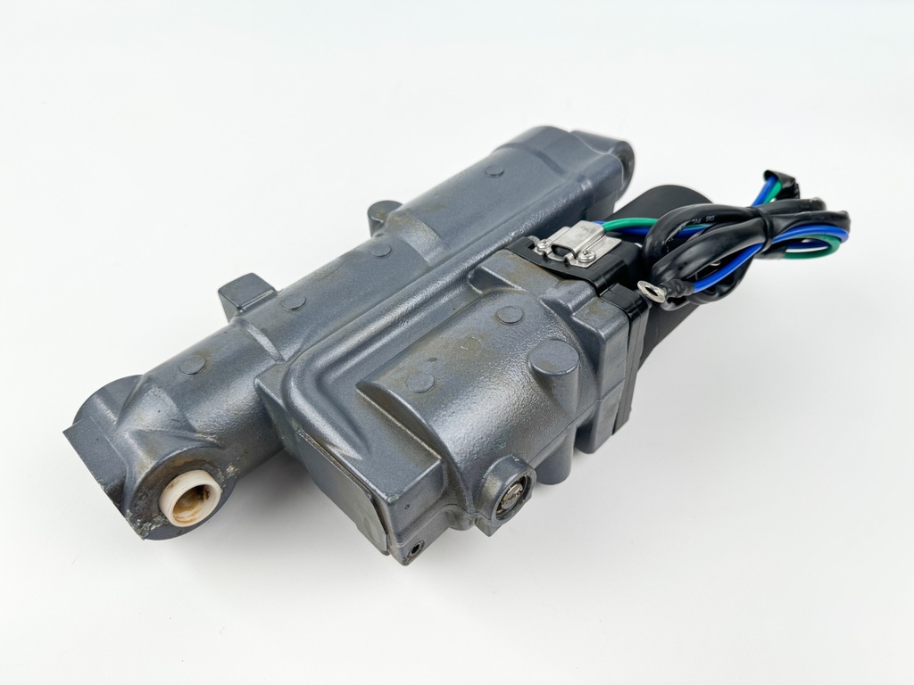 2005 Yamaha 75 HP 4 Stroke Outboard Power Trim Tilt Unit 6D8-43800-00-4D OEM