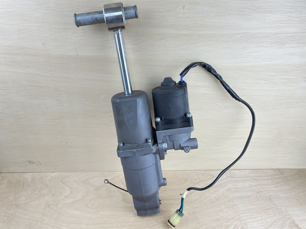 2011 Suzuki 90HP DF90A Outboard Power Trim & Tilt Assembly 48000-87L00