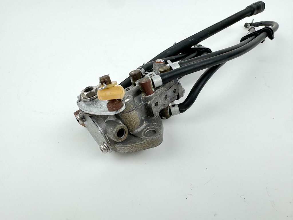 2005 Yamaha 150 HP 2 Stroke Outboard Oil Pump 6R4-13200-02-00 OEM