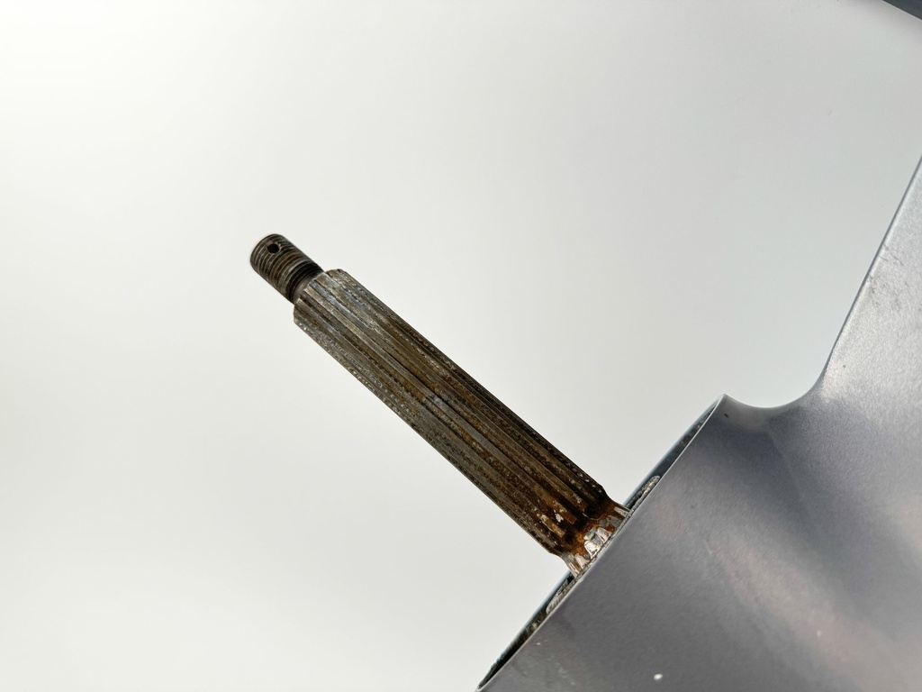 1984 - 1998 Yamaha 90HP 2 Stroke Outboard 20" Long Lower Unit Gear Case Assembly