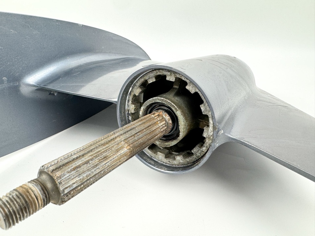 1984 - 1998 Yamaha 90HP 2 Stroke Outboard 20" Long Lower Unit Gear Case Assembly