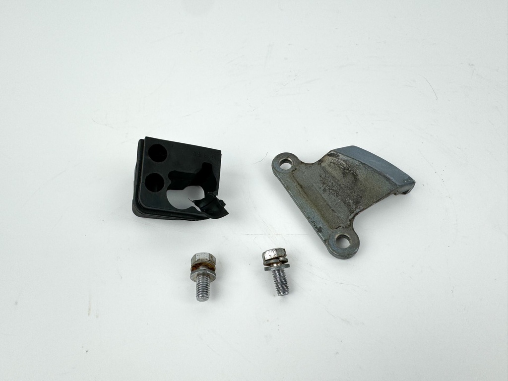 1987 Yamaha 90 HP 2 Stroke Outboard Cable Cover Plate 688-42738-00-94 OEM