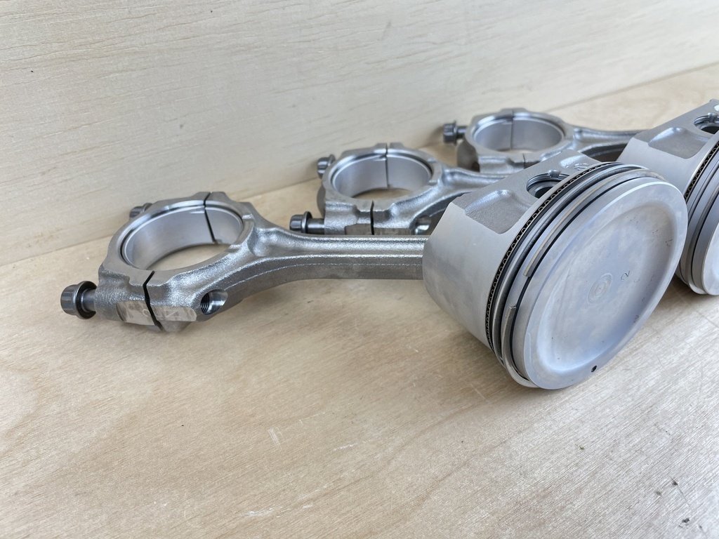 2011 Suzuki 90HP DF90A 4 Stroke Piston Assembly 3 12111-87L01