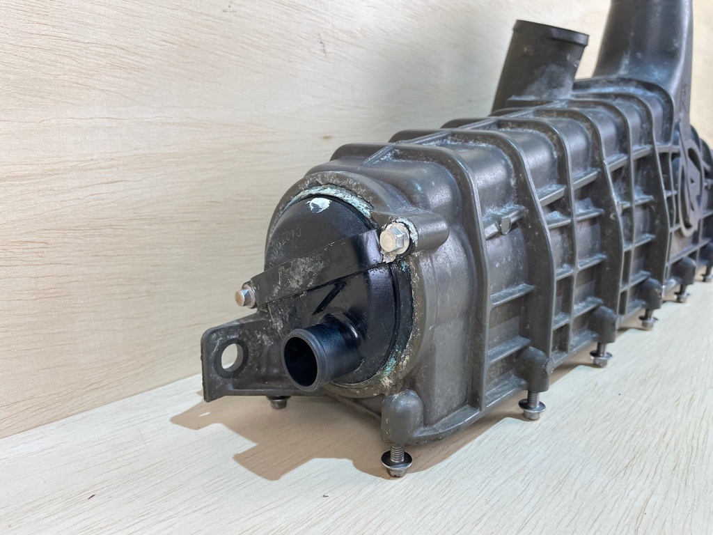 2004 Mercury Verado 250HP CAC Air Cooler Charge Assembly 880608T05