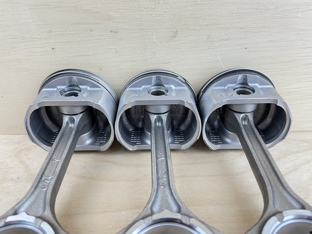 2011 Suzuki 90HP DF90A 4 Stroke Piston Assembly 3 12111-87L01