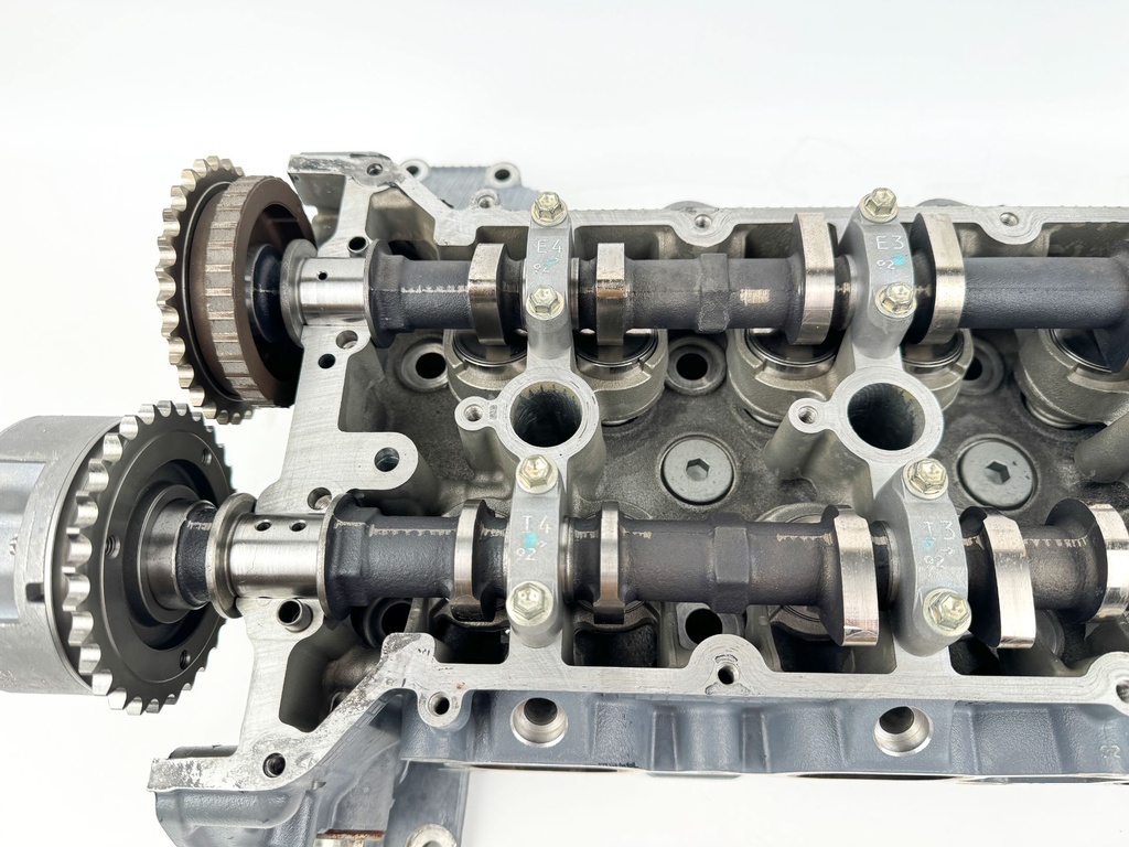 2014 Suzuki 175 HP 4 Stroke Outboard Cylinder Head 11101-96J02 OEM