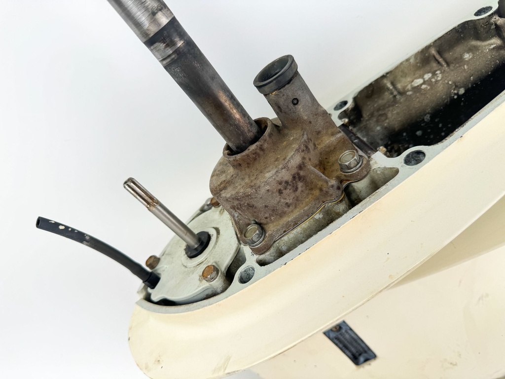 2002-2011 Suzuki 140 HP 4 Stroke Outboard 25" XL Lower Unit Gear Case RH