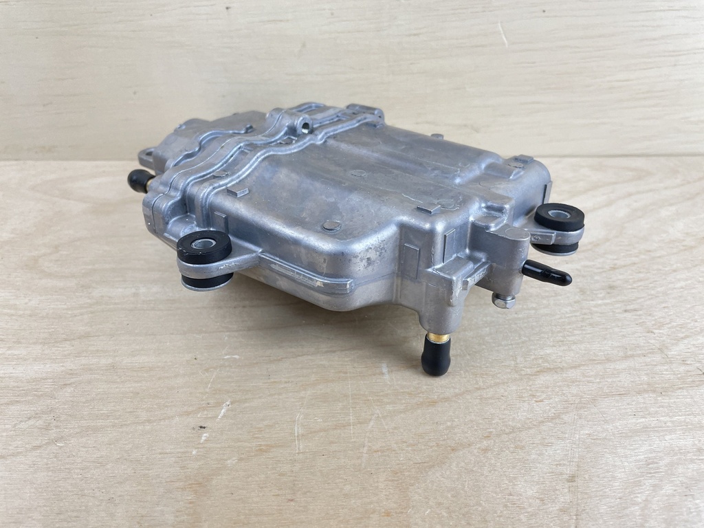 2011 Suzuki 90HP DF90A VST Fuel Vapor Separator Assembly 15600-87L00