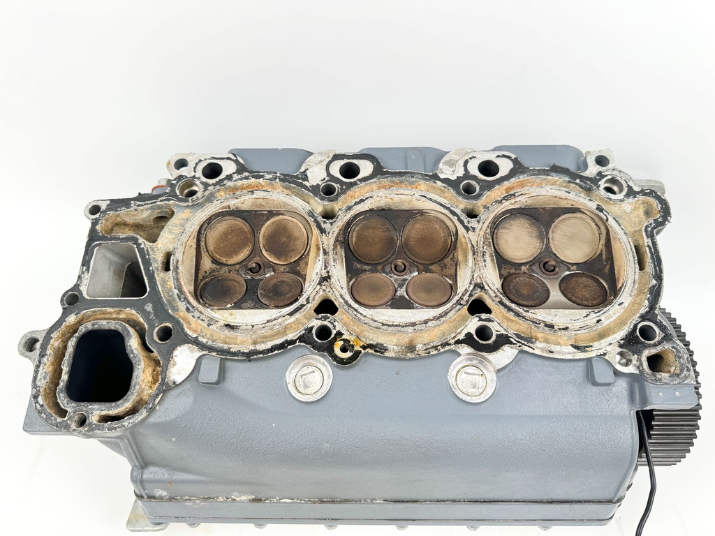 2004 Yamaha 200 HP 4 Stroke Outboard Starboard Cylinder Head 69J-W009A-02-1S OEM