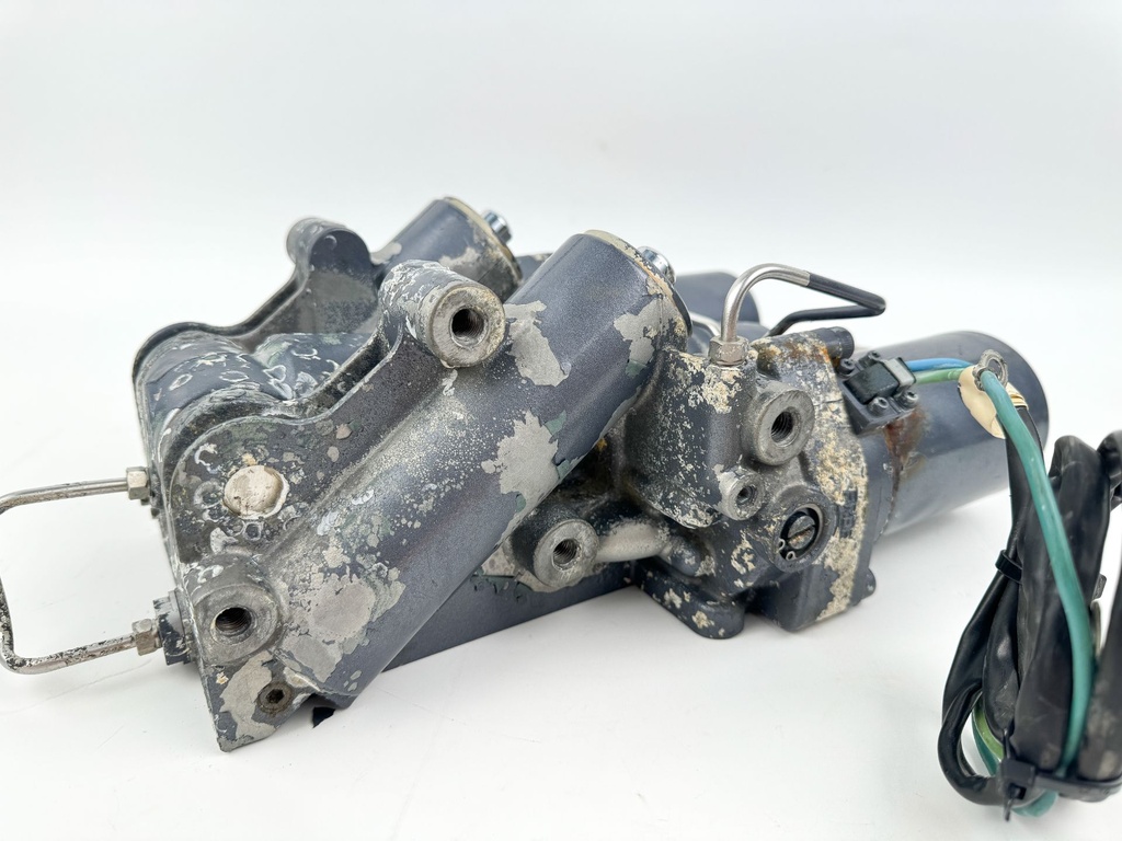 2004 Yamaha 200 HP 4 Stroke Outboard Power Trim Tilt Unit 69J-43800-01-4D OEM