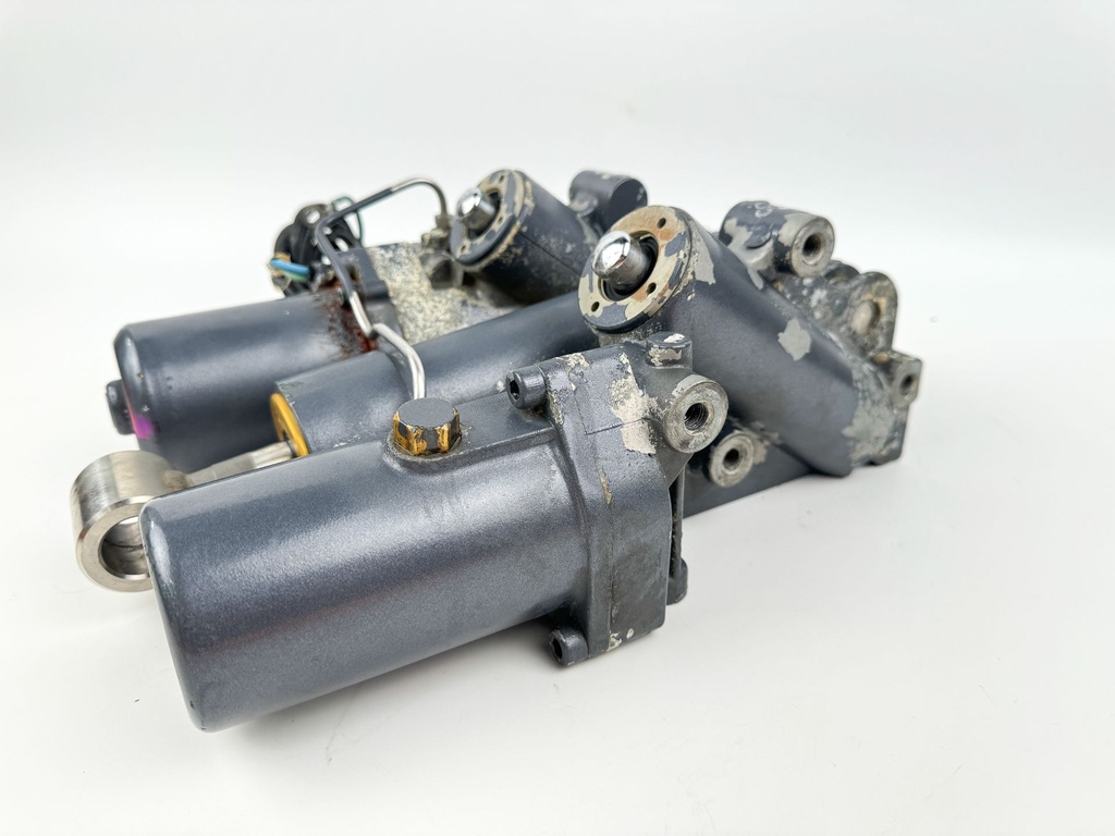 2004 Yamaha 200 HP 4 Stroke Outboard Power Trim Tilt Unit 69J-43800-01-4D OEM