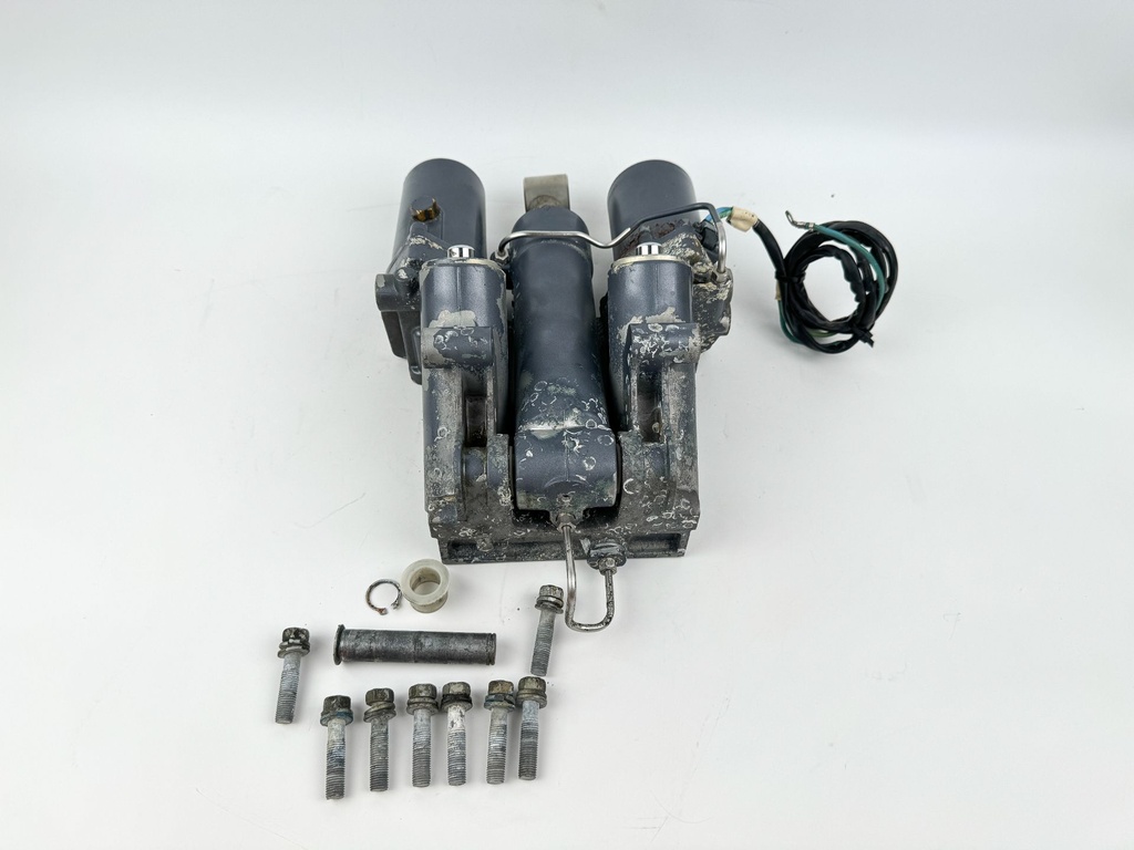 2004 Yamaha 200 HP 4 Stroke Outboard Power Trim Tilt Unit 69J-43800-01-4D OEM