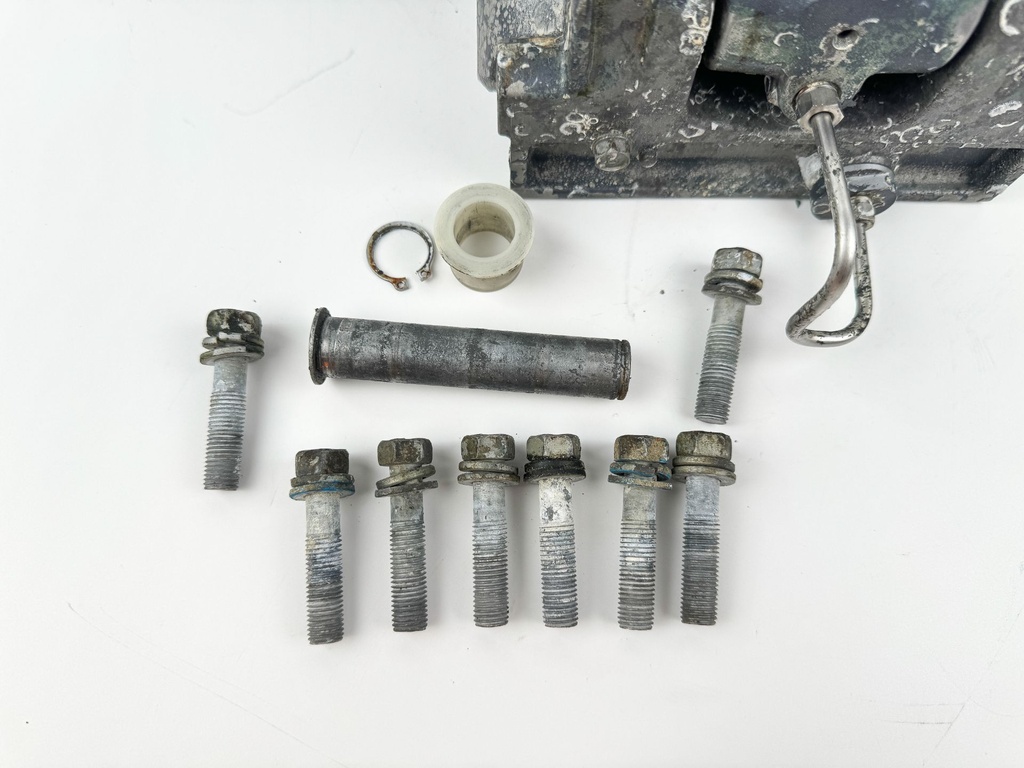 2004 Yamaha 200 HP 4 Stroke Outboard Power Trim Tilt Unit 69J-43800-01-4D OEM