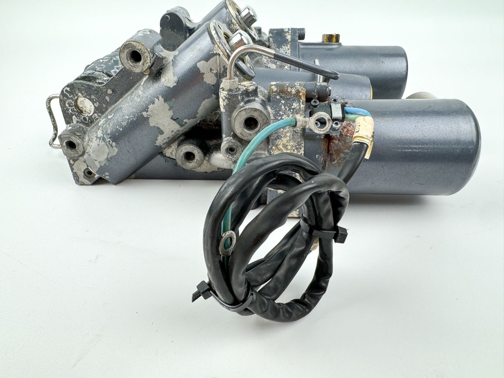 2004 Yamaha 200 HP 4 Stroke Outboard Power Trim Tilt Unit 69J-43800-01-4D OEM