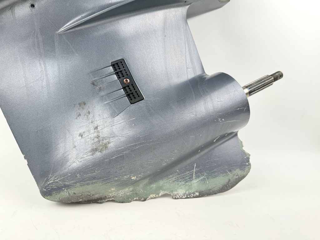 2003 Yamaha 200 HP 2 Stroke Outboard Lower Unit Gear Case 64E-45300-24-8D OEM