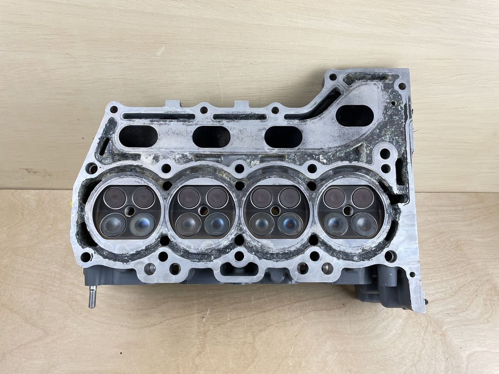 2011 Suzuki 90HP DF90A 4 Stroke Cylinder Head Assembly 11100-87L01