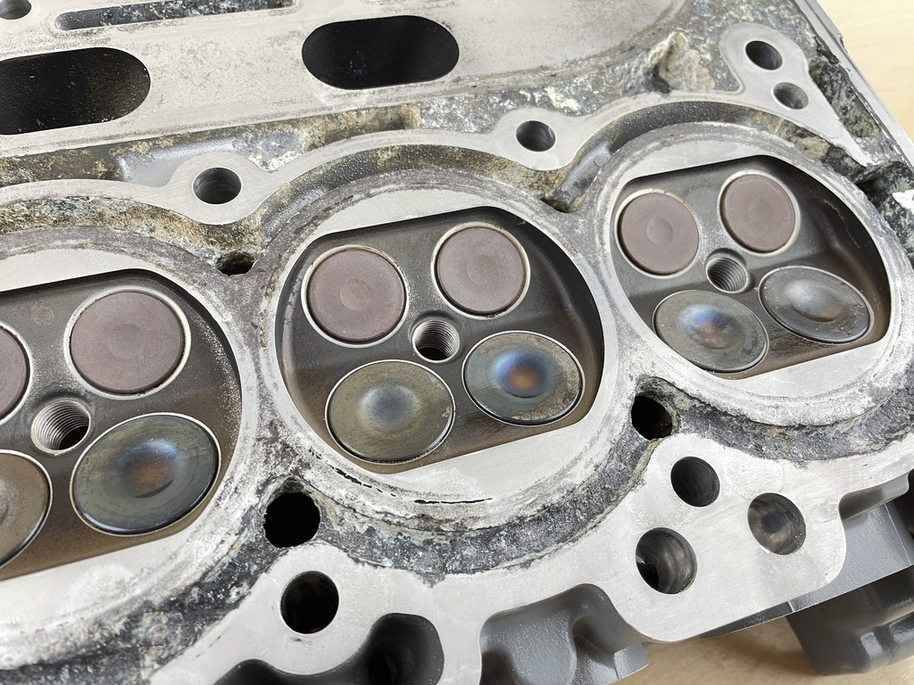 2011 Suzuki 90HP DF90A 4 Stroke Cylinder Head Assembly 11100-87L01