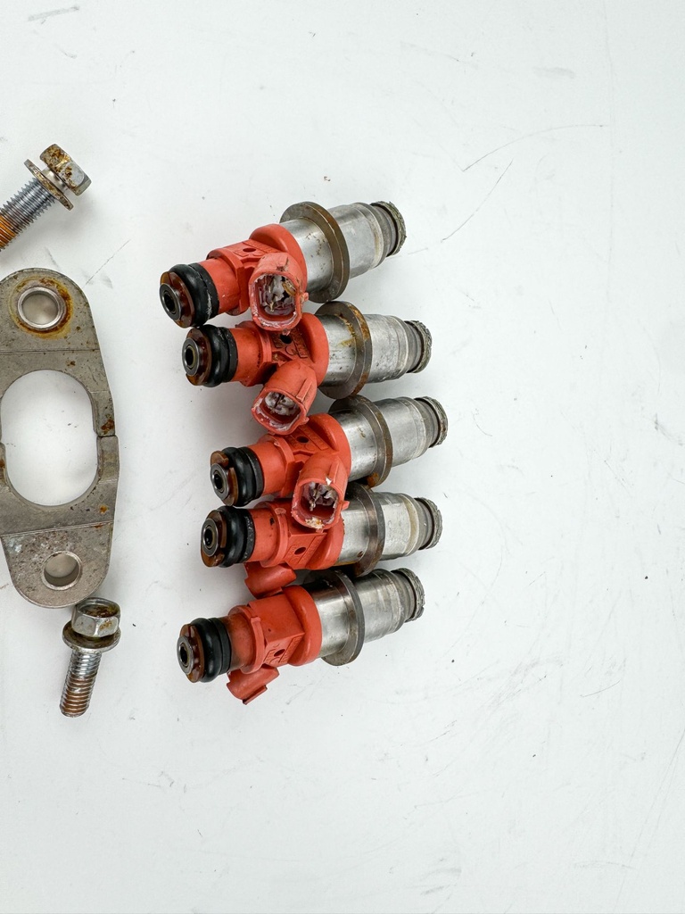 2003 Yamaha 200 HP 2 Stroke Outboard Fuel Injector Set of 568F-13761-00-00