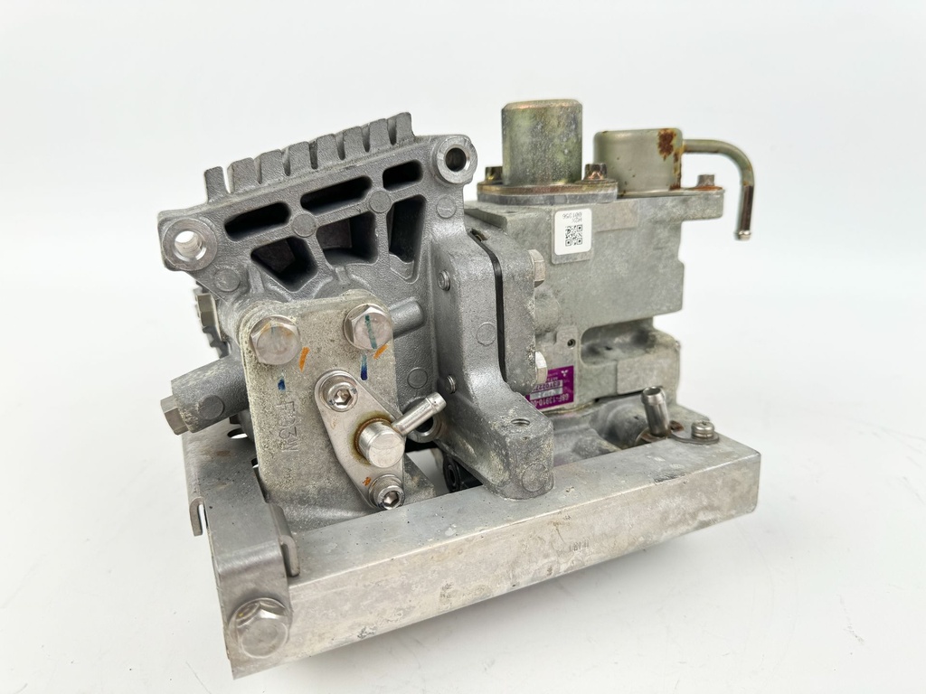 2003 Yamaha 200 HP 2 Stroke Outboard Fuel Injection Pump 68F-12170-01-00 OEM