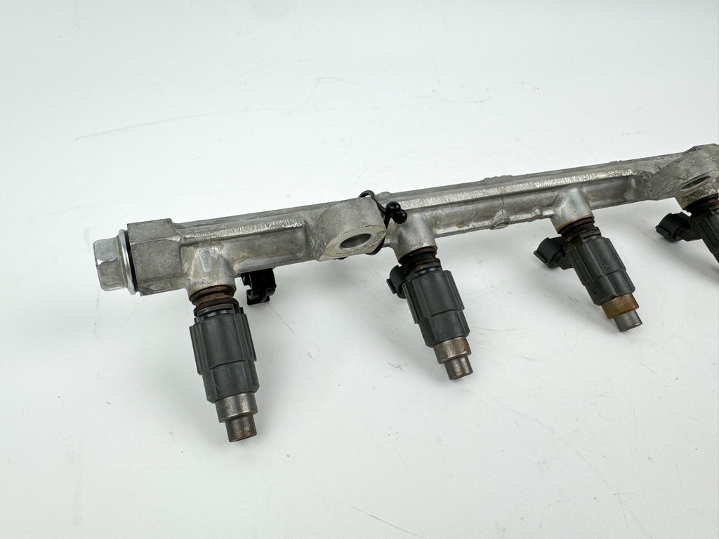 2004 Suzuki 70 HP 4 Stroke Outboard Fuel Injector Set W/ Rail 15710-66D00 OEM