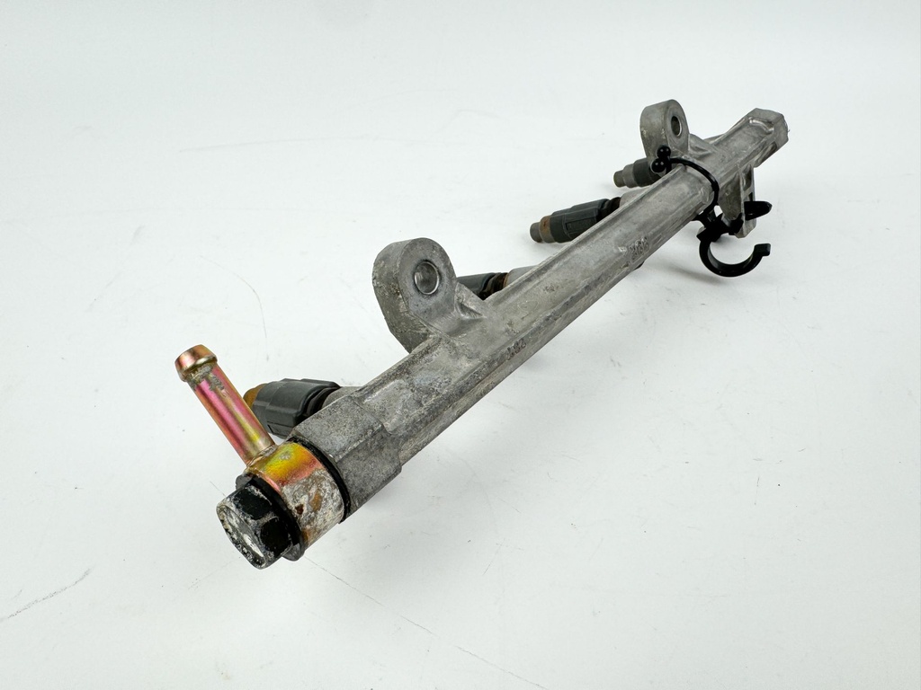 2004 Suzuki 70 HP 4 Stroke Outboard Fuel Injector Set W/ Rail 15710-66D00 OEM