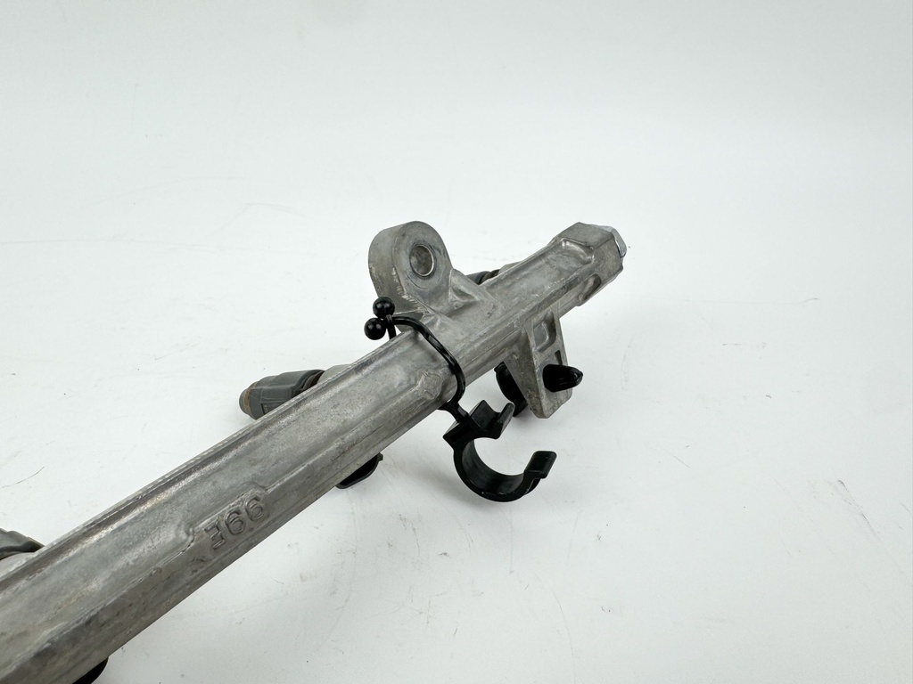 2004 Suzuki 70 HP 4 Stroke Outboard Fuel Injector Set W/ Rail 15710-66D00 OEM