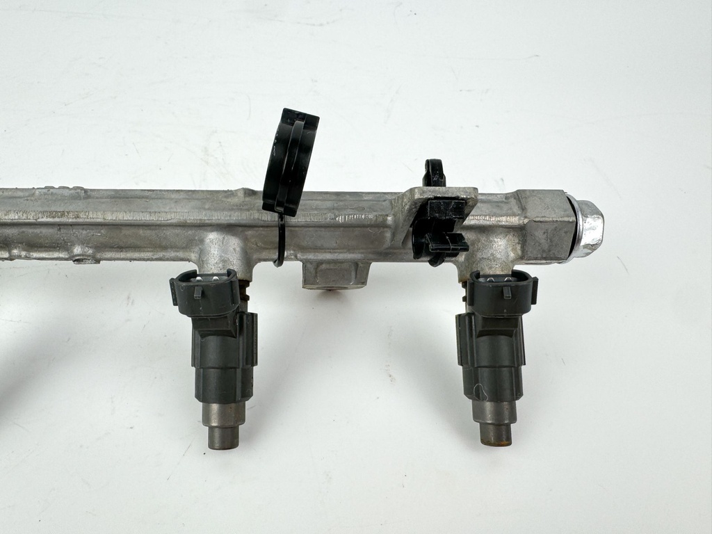 2004 Suzuki 70 HP 4 Stroke Outboard Fuel Injector Set W/ Rail 15710-66D00 OEM