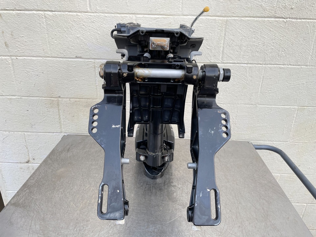 2016 Suzuki 40 HP 4 Stroke Outboard Complete Midsection & Swivel Bracket 11501-88L01-0EP OEM