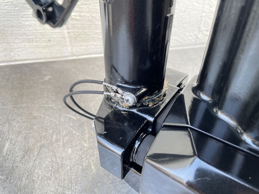 2016 Suzuki 40 HP 4 Stroke Outboard Complete Midsection & Swivel Bracket 11501-88L01-0EP OEM