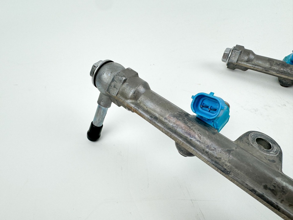 2007 Suzuki 250 HP 4 Stroke Outboard Fuel Injector Set W/ Rail 15710-93J00 OEM