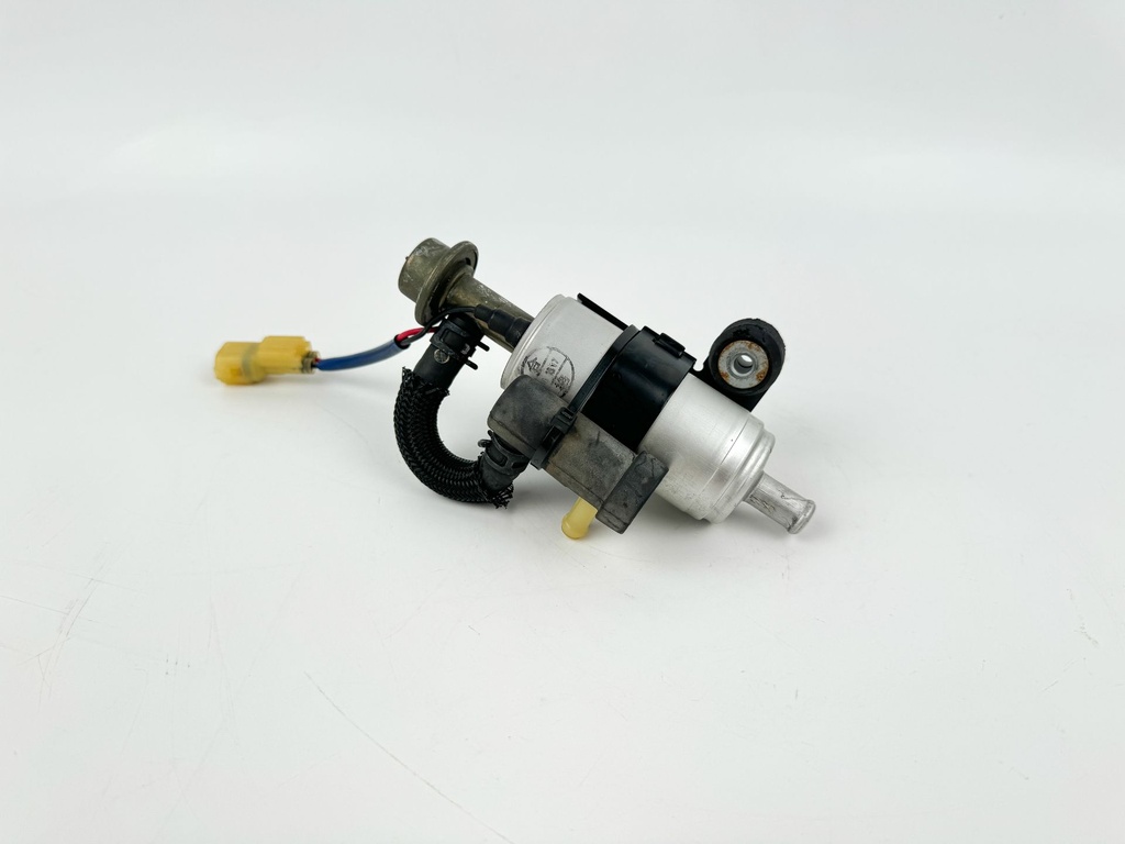 2007 Suzuki 250 HP 4 Stroke Outboard Fuel Pump 15100-94900 OEM