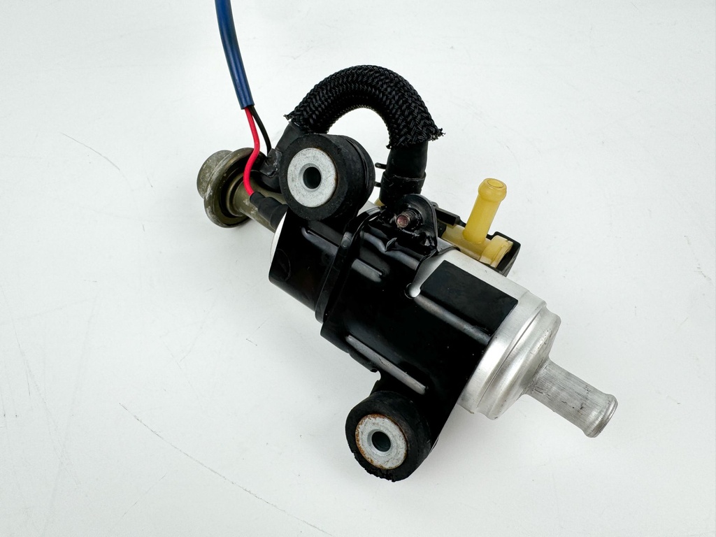 2007 Suzuki 250 HP 4 Stroke Outboard Fuel Pump 15100-94900 OEM