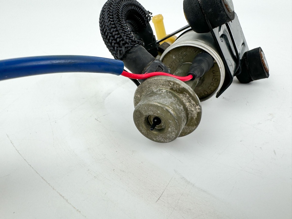 2007 Suzuki 250 HP 4 Stroke Outboard Fuel Pump 15100-94900 OEM