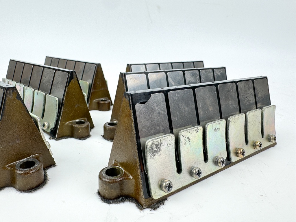 2001 Mercury 225 HP 2 Stroke Outboard Reed Valve Assembly 828623T OEM