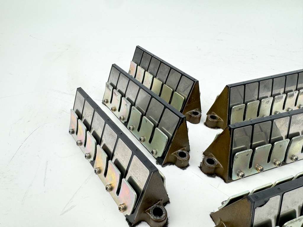 2001 Mercury 225 HP 2 Stroke Outboard Reed Valve Assembly 828623T OEM