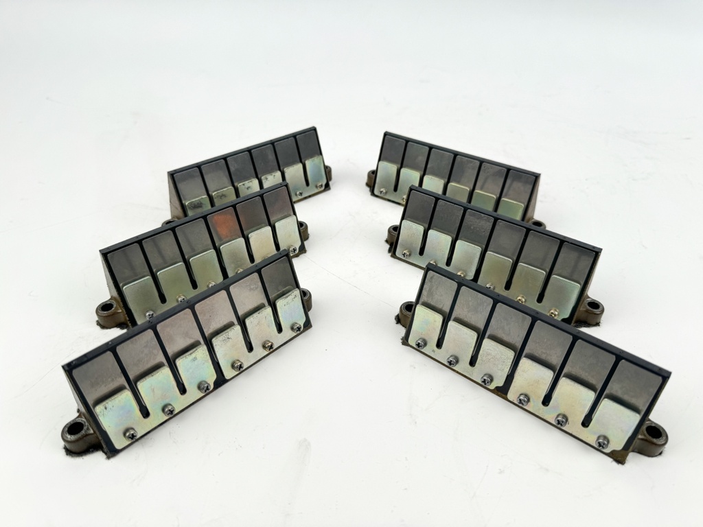 2001 Mercury 225 HP 2 Stroke Outboard Reed Valve Assembly 828623T OEM