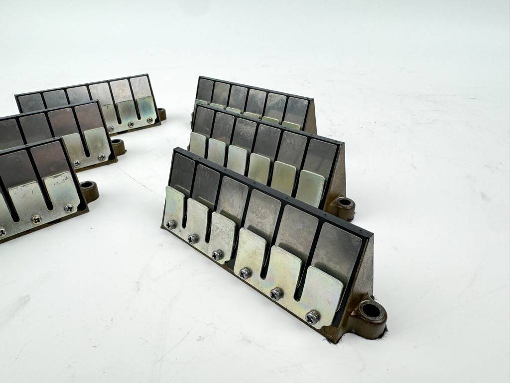 2001 Mercury 225 HP 2 Stroke Outboard Reed Valve Assembly 828623T OEM