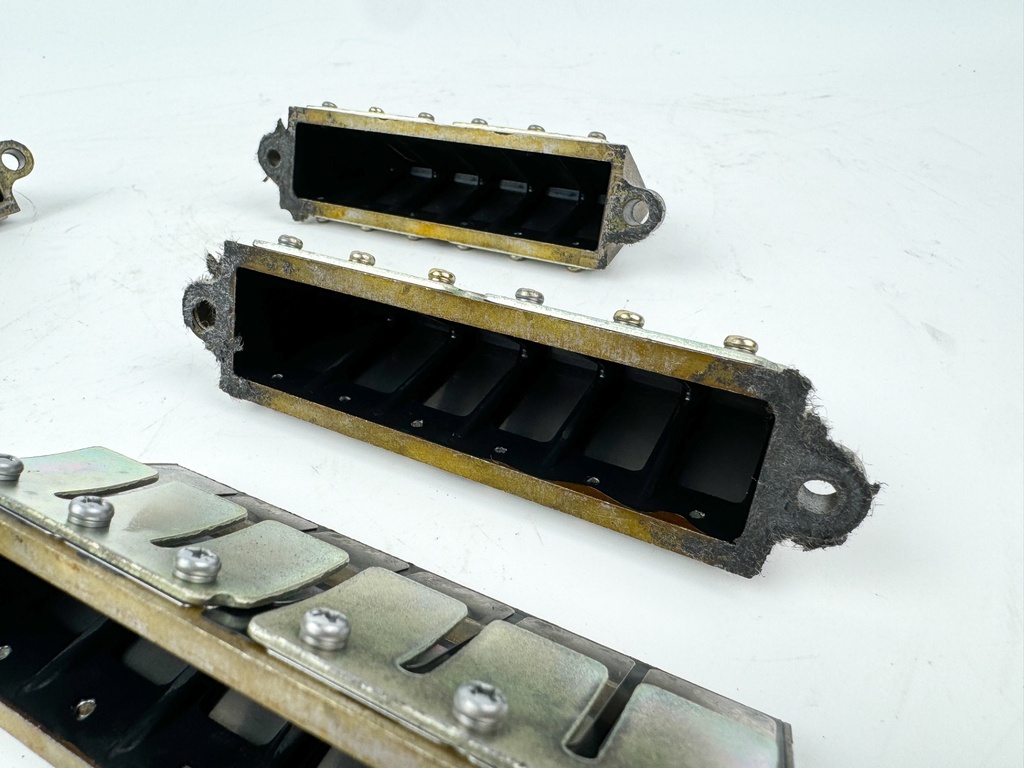 2001 Mercury 225 HP 2 Stroke Outboard Reed Valve Assembly 828623T OEM