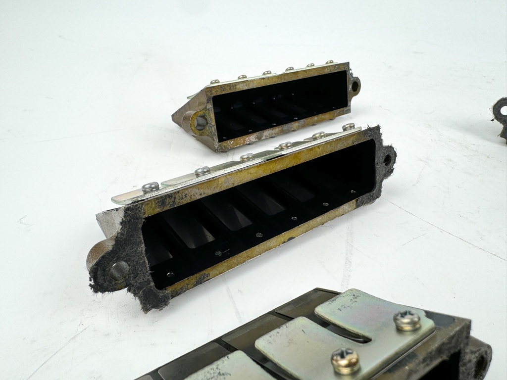 2001 Mercury 225 HP 2 Stroke Outboard Reed Valve Assembly 828623T OEM