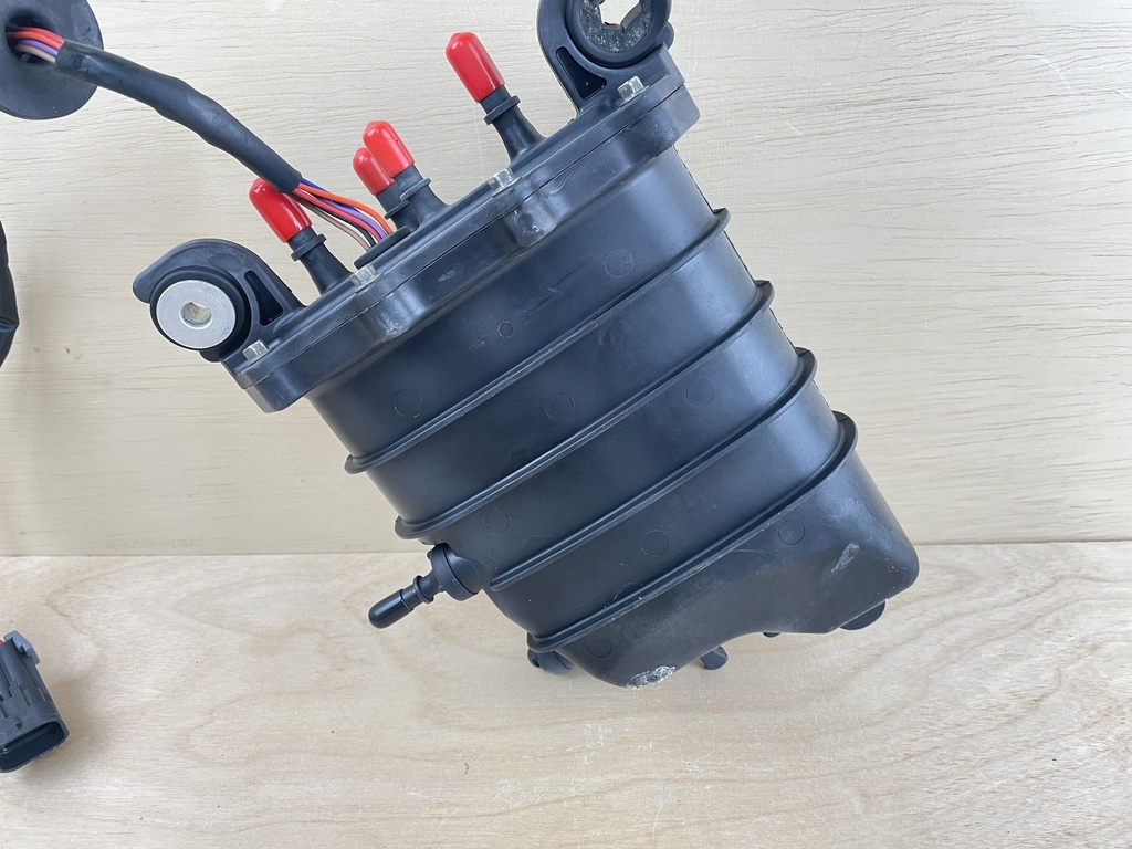 2005 Mercury Verado 275HP Outboard FSM Fuel Supply Module 880596T02 - Parts